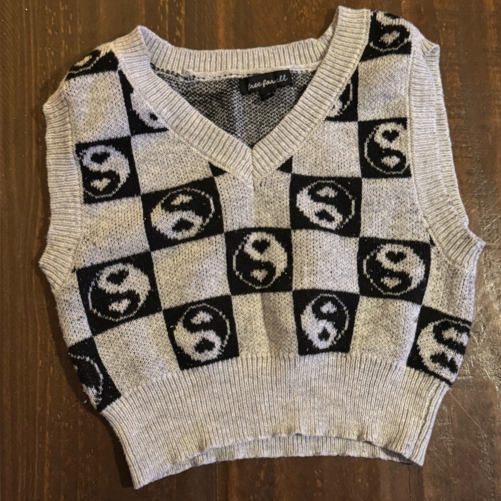 Free for All Black and Gray Yin Yang V-Neck Sweater Vest Size Small